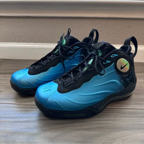 Nike Blue and Black Athletic Shoes - Picture 1 of 12